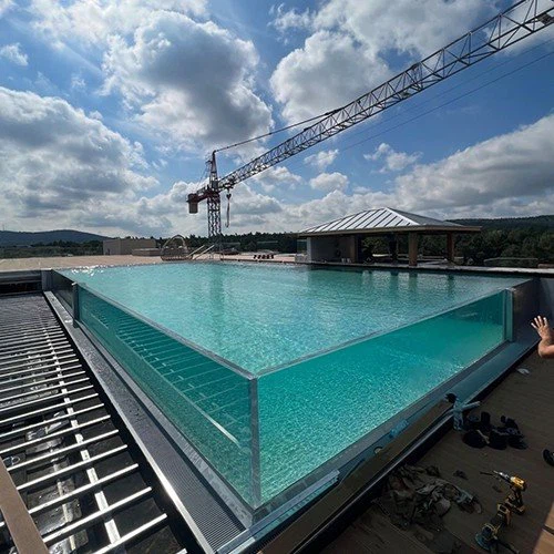 Kolam Renang Kaca